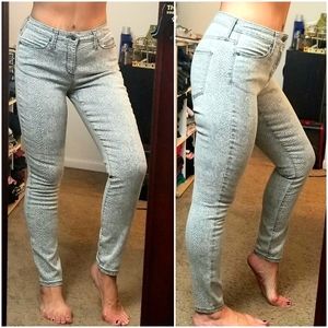 Universal Thread snakeskin print skinny jeans 6